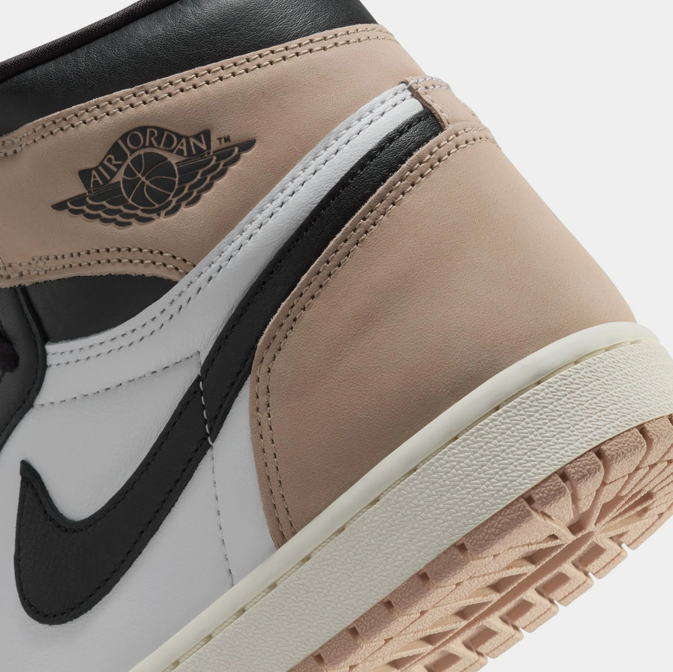 Air Jordan 1 Retro High OG Latte Womens Lifestyle Shoes (Black/Legend Medium Brown/White/Sail)